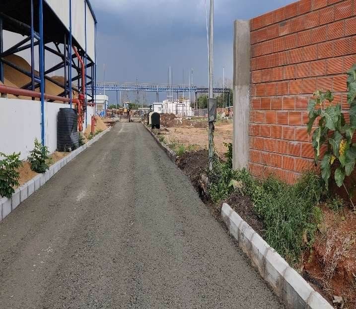 Kerbed access road