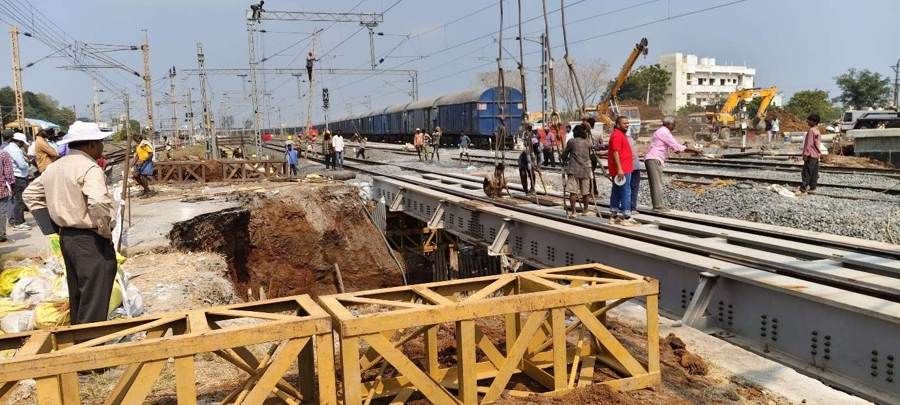 Temporary girders carrying the track during works