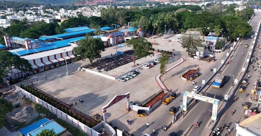Tuni station — aerial view of the circulating area